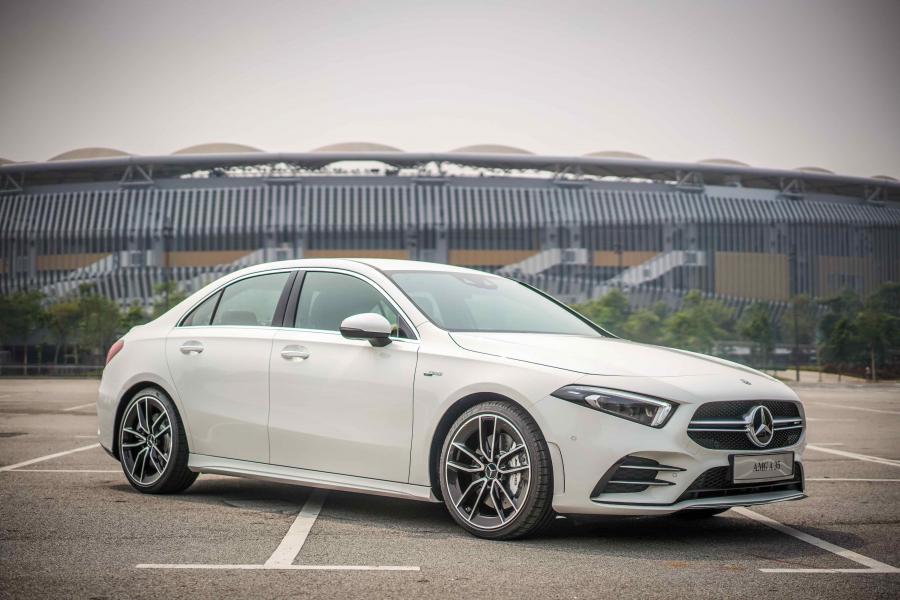  Mercedes-AMG A35 4Matic Sedan (V177) 2019 года  (MY) (фото 1 из 9)
